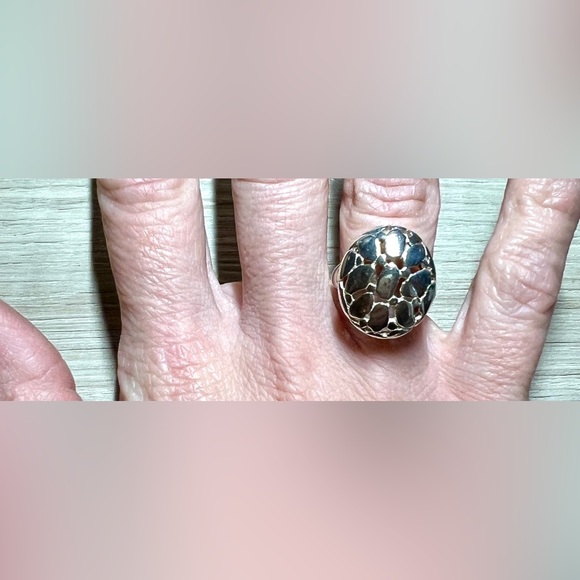 Vintage Designer Marsala Sterling Silver Pebble Cut-Out Dome Ring, Size 6.75 - Picture 8 of 10